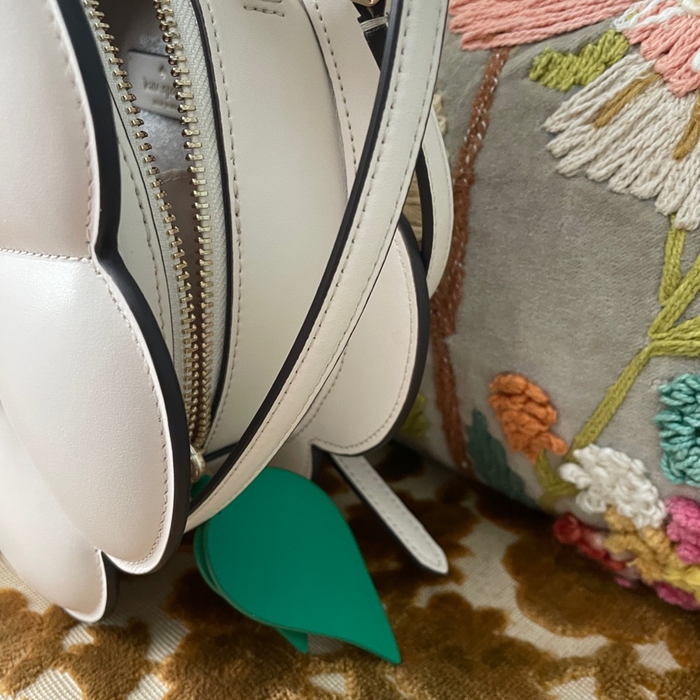 Kate Spade Cream 3d Daisy Daytripper Crossbody Bag - Picture 3 of 8
